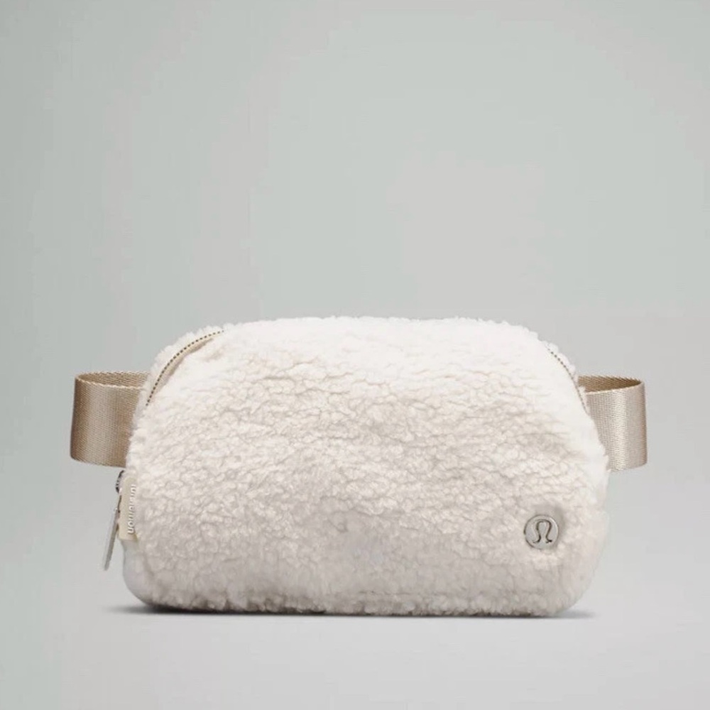 NWT Lululemon Everywhere Fleece Belt Bag Natural Ivory Trench Sherpa 1L